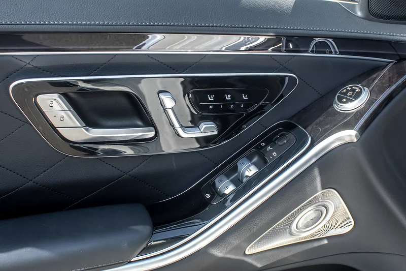 2022 Mercedes-Benz S-Class S 580 4Matic 8 Cylinders Engine White Black Sedan