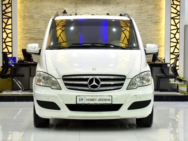 2015 Mercedes-Benz Viano Trend 6 Cylinders Petrol Engine White Beige Van GCC