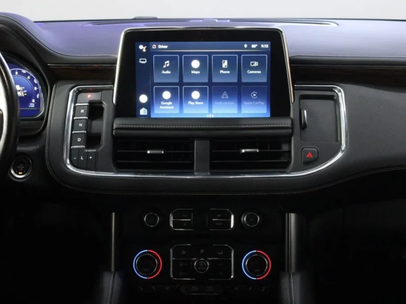 2022 Chevrolet Suburban Premier 5.3L Premier V8 Cylinder Engine White Black SUV