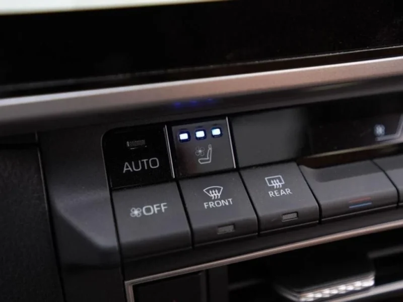 2025 Toyota Camry XLE 2.5L 4 Cylinders Engine GRANDE White Tan Sedan GCC