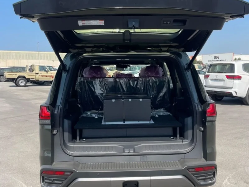 2025 Lexus LX 700h Signature 3.5L 6 Cylinder Engine HYBRID Green Red SUV