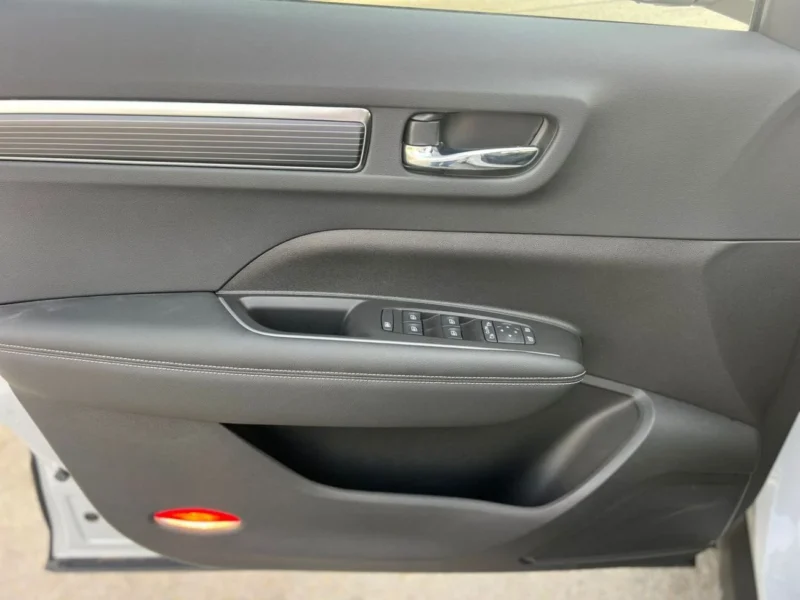 2024 Renault Koleos LE 2.5 Liters 4 Cylinders Engine White Black SUV GCC Specs