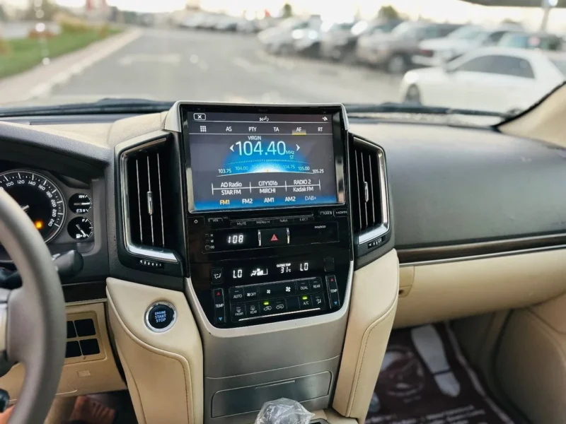 2020 Toyota Land Cruiser VXR 5.7L 8 Cylinder Engine 4WD Black Beige SUV GCC Specs