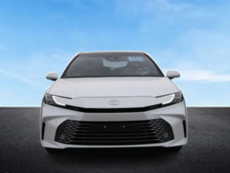 2025 Toyota Camry XLE 2.5L 4 Cylinders Engine GRANDE White Tan Sedan GCC