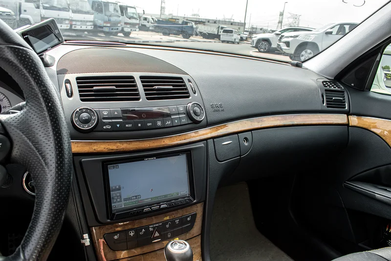2007 Mercedes-Benz E-Class E 350 6 Cylinders Petrol Engine White Black Sedan