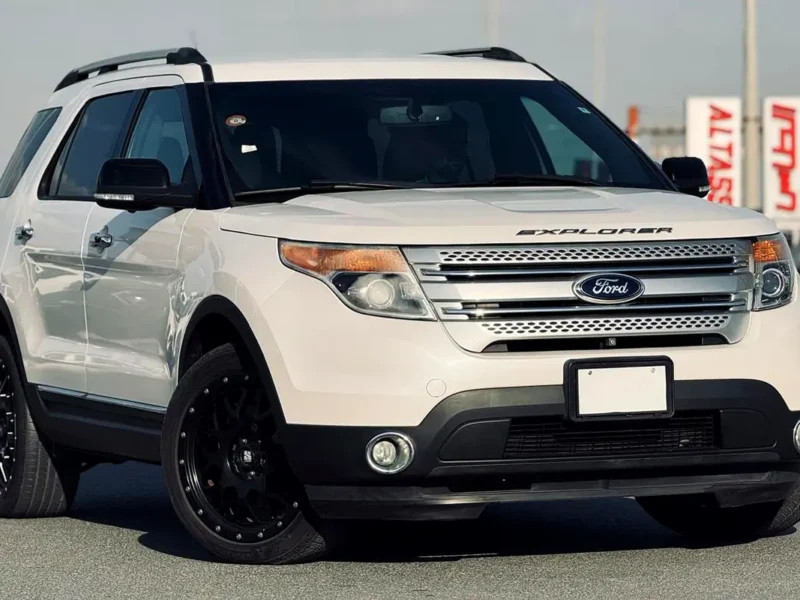2014 Ford Explorer XLT 4 Cylinders Engine White Beige SUV MINT CONDITION