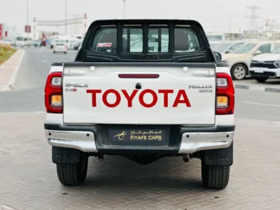 2025 Toyota Hilux S GLX 2.4L AWD A/T White Red Pick-Up Truck