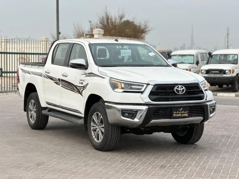 2025 Toyota Hilux S GLX 2.4L AWD A/T White Red Pick-Up Truck