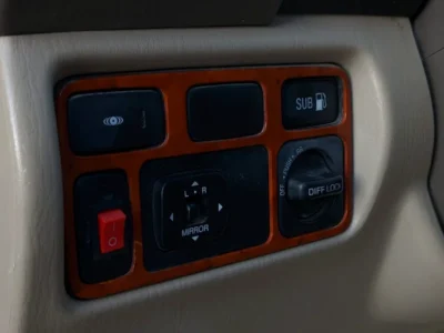 2004 Toyota Land Cruiser VXR V8 FULL OPTION White Beige SUV GCC Specs