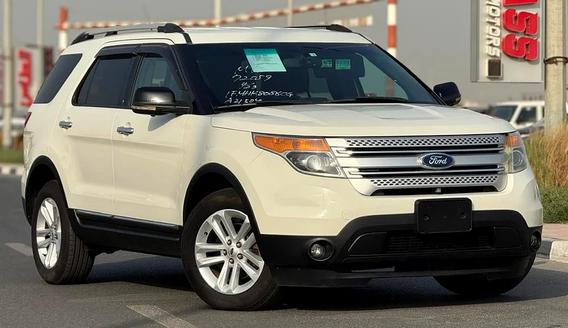 2012 Ford Explorer XLT 4 Cylinders Engine White Black SUV CLEAN CAR