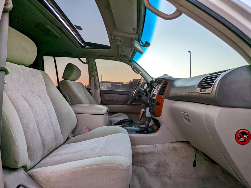 2004 Toyota Land Cruiser VXR V8 FULL OPTION White Beige SUV GCC Specs