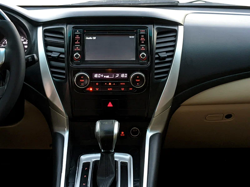 2019 Mitsubishi Montero Sport GLS 4WD Premium 6 Cylinders Engine White Beige SUV