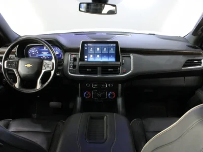 2022 Chevrolet Suburban Premier 5.3L Premier V8 Cylinder Engine White Black SUV