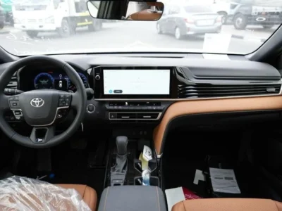 2025 Toyota Camry XLE 2.5L 4 Cylinders Engine GRANDE White Tan Sedan GCC