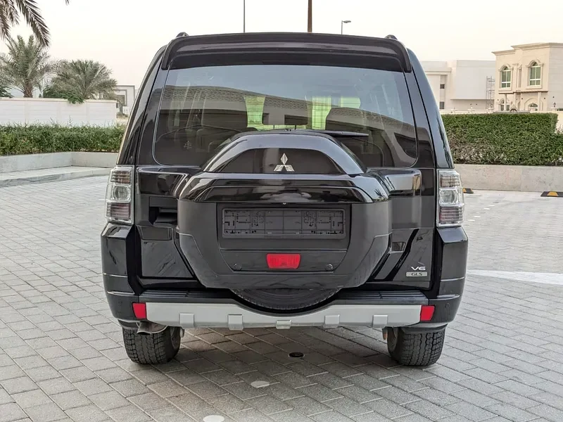 2016 MITSUBISHI PAJERO GLS MID OPTION 6 Cylinder Engine GCC Black Beige SUV