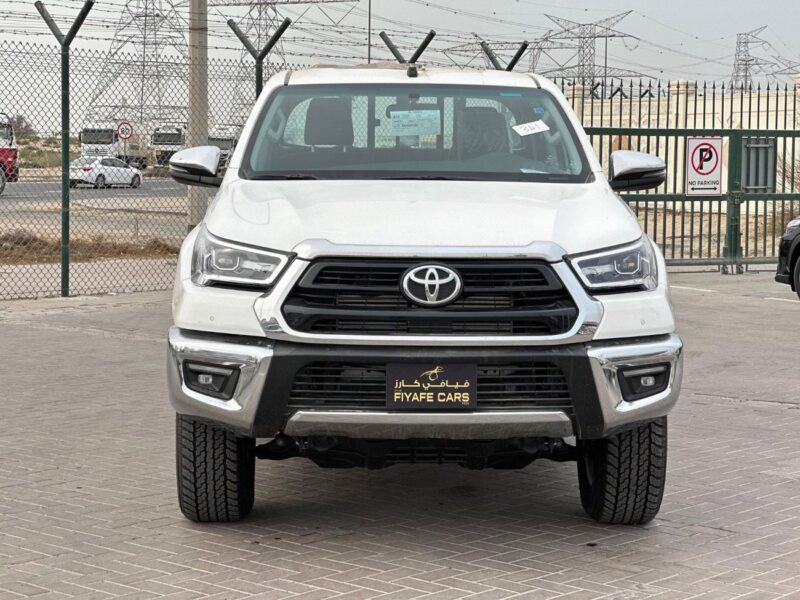 2025 Toyota Hilux S GLX 2.4L AWD A/T White Red Pick-Up Truck