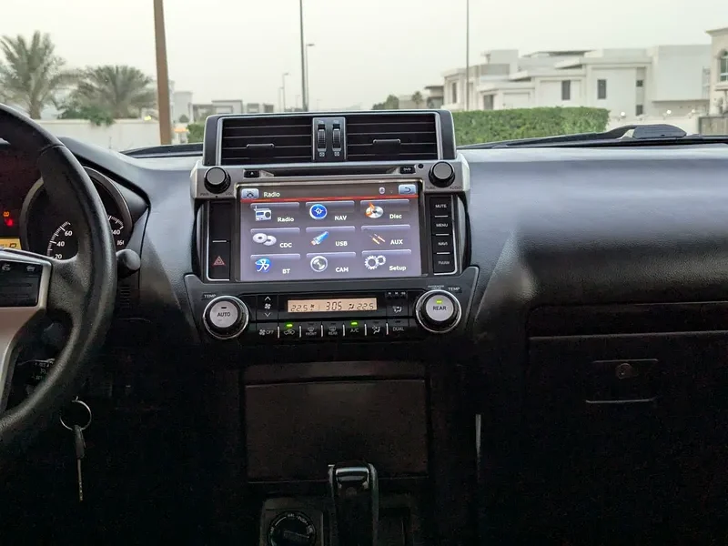 2017 TOYOTA PRADO VXR V4 2.7L GCC Specs FULL OPTION White Brown SUV