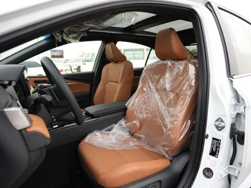 2025 Toyota Camry XLE 2.5L 4 Cylinders Engine GRANDE White Tan Sedan GCC