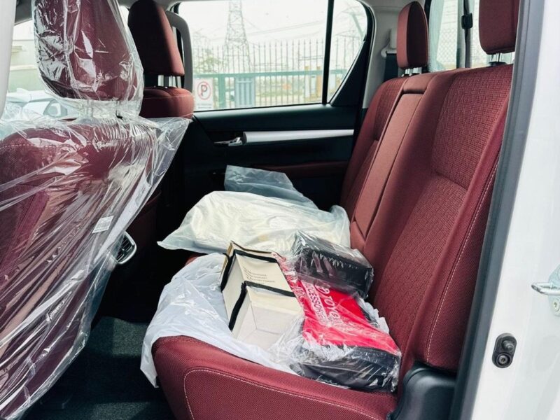2025 Toyota Hilux S GLX 2.4L AWD A/T White Red Pick-Up Truck