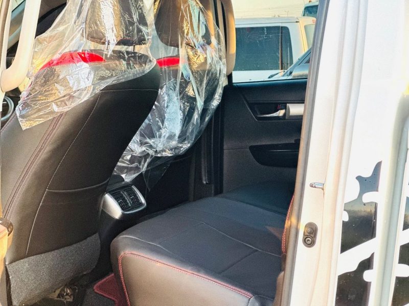 2016 Toyota Hilux GLX 2.7L Double Cab Utility M/T Red White GCC Specs