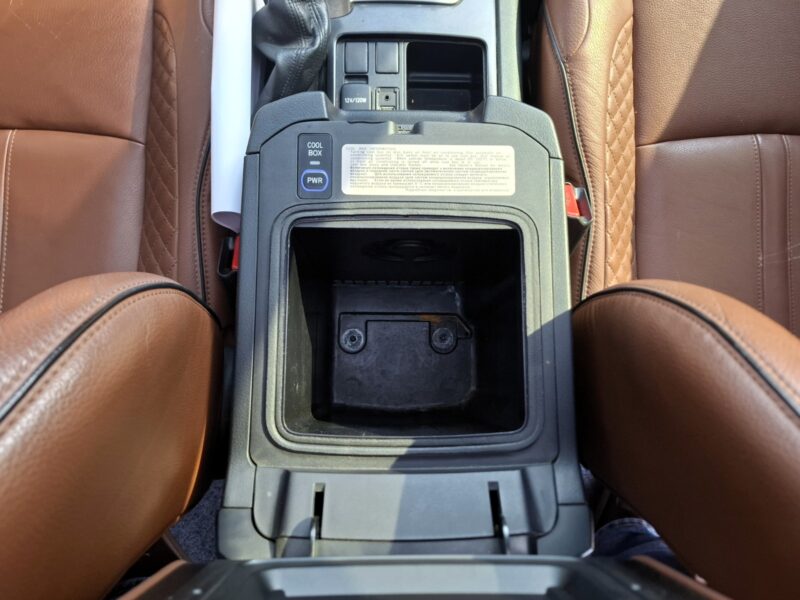 2016 Toyota Prado VXR 2.7L 4-Cylinder Petrol White Brown SUV GCC Specs