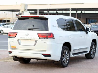 2014 Toyota Land Cruiser GXR 4.6L V8 White Beige SUV Petrol GCC Specs