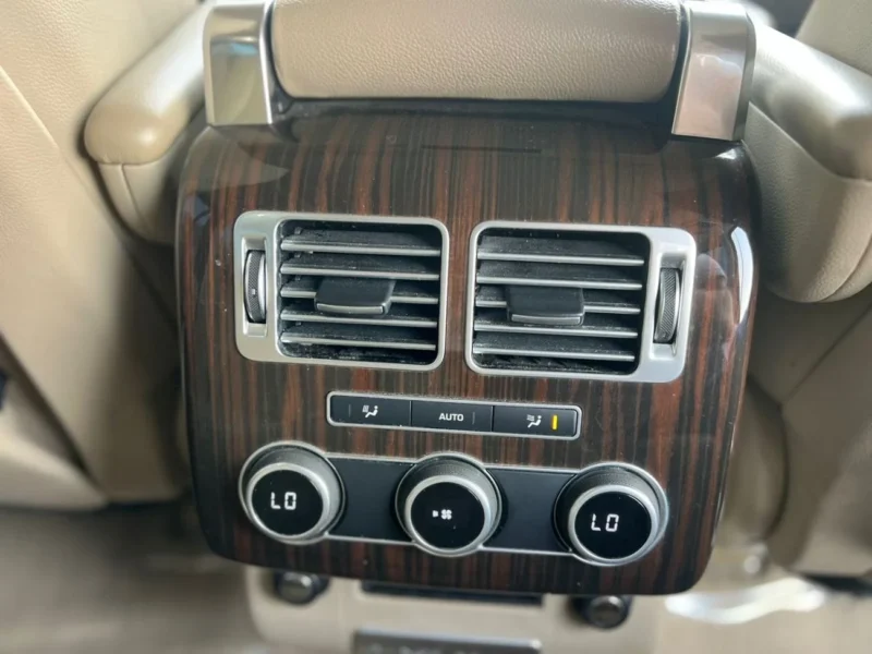 2016 Land Rover Range Rover Vogue HSE V8 White Beige SUV GCC Specs