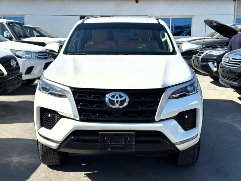 2021 Toyota Fortuner EXR 2.7L 4-Cylinder Petrol White Brown SUV GCC Specs