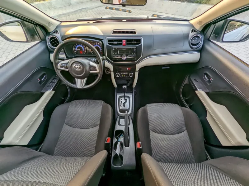 2022 Toyota Rush EX 4 Cylinders Engine White Grey SUV GCC Specs