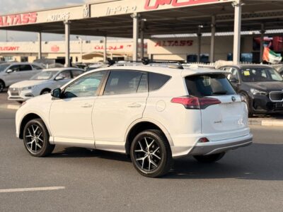 2017 TOYOTA RAV 4 LIMITED 4x4 2.5 Liter V4 Cylinder Engine White Black SUV