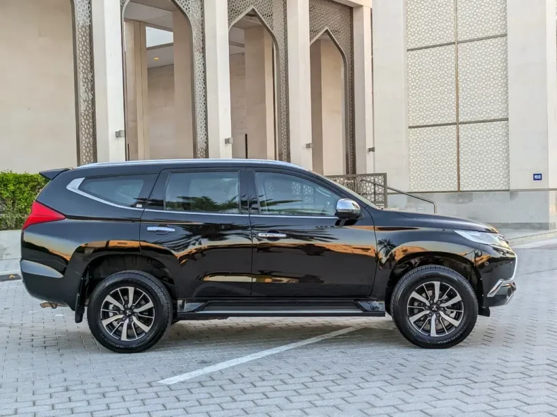 2017 Mitsubishi Montero Sport GLS 4WD Top Line 6 Cylinder Engine Black Beige SUV