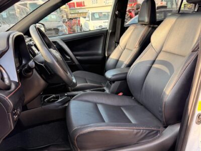 2017 TOYOTA RAV 4 LIMITED 4x4 2.5 Liter V4 Cylinder Engine White Black SUV