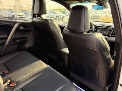 2017 TOYOTA RAV 4 LIMITED 4x4 2.5 Liter V4 Cylinder Engine White Black SUV