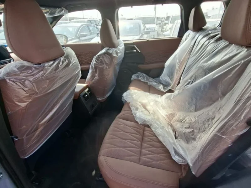 Mitsubishi Outlander P-LINE 2.5 Liter 4 Cylinder Engine 2026 Grey Tan SUV 4WD