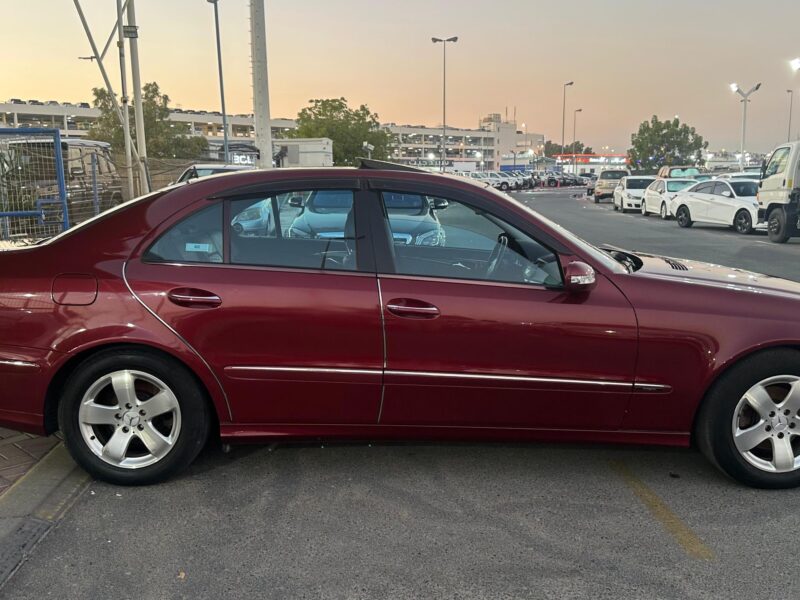 2003 Mercedes-Benz E320 3.2 litre V6 Engine Petrol Red Black Sedan