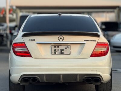 2010 Mercedes-Benz C 63 AMG 6.2L AMG V8 Gul Carbon Fiber White Black