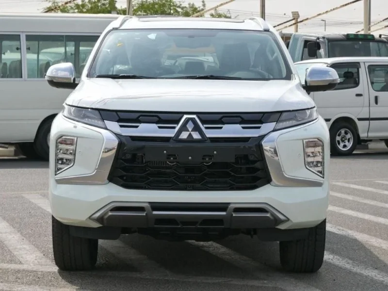 2025 Montero Sport 3.0L 4WD Petrol White Black GCC Specs