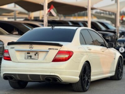 2010 Mercedes-Benz C 63 AMG 6.2L AMG V8 Gul Carbon Fiber White Black