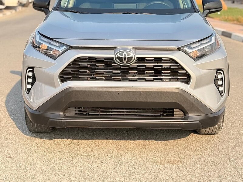 2024 TOYOTA RAV 4 LE AWD 2.5 litres V4 Cylinder Engine Silver Black SUV