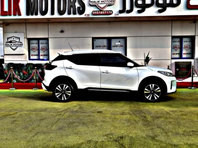 2022 Nissan Kicks SV 4 Cylinder Engine White Black SUV GCC Specs