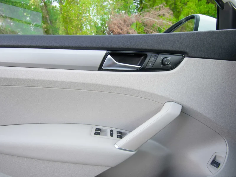 2020 Volkswagen PASSAT Trendline 2.5L 4 Cylinders Engine GCC White Beige