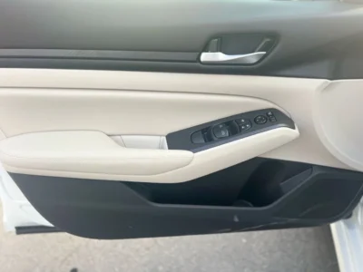 2025 Nissan Altima 2.5L SV 4 Cylinder Petrol Engine Black Beige Sedan GCC