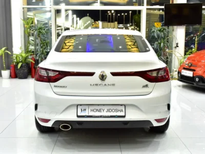 2019 Renault Megane LE 4 Cylinder Petrol Engine White Beige Sedan GCC Specs