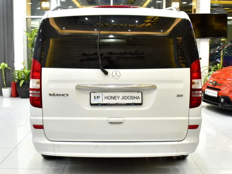 2015 Mercedes-Benz Viano Trend 6 Cylinders Petrol Engine White Beige Van GCC
