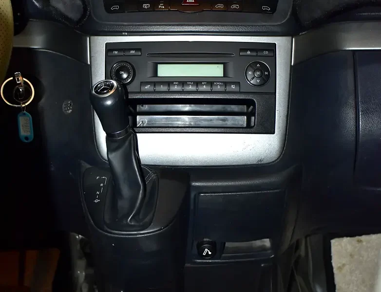 2015 Mercedes-Benz Viano Trend 6 Cylinders Petrol Engine White Beige Van GCC