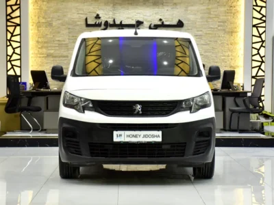 2022 Peugeot Partner Van Long Body 4 Cylinders Petrol Engine White Black Van GCC