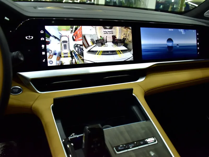 2026 Geely Monjaro GF 4 Cylinder Petrol Engine White Beige SUV GCC Specs