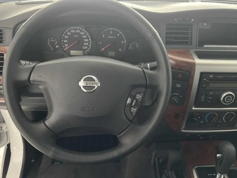 2024 Nissan Patrol Safari 4.8L AT 4 Cylinder Petrol Engine White Grey SUV GCC Specs