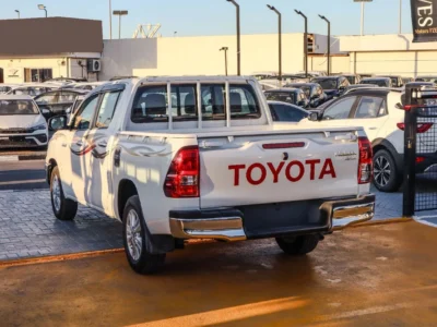 2025 Toyota Hilux GLX 2.7L Double Cab Utility RWD AT White Red GCC Specs