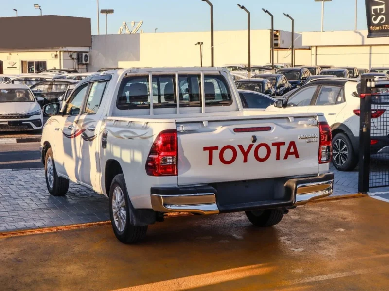 2025 Toyota Hilux GLX 2.7L Double Cab Utility RWD AT White Red GCC Specs